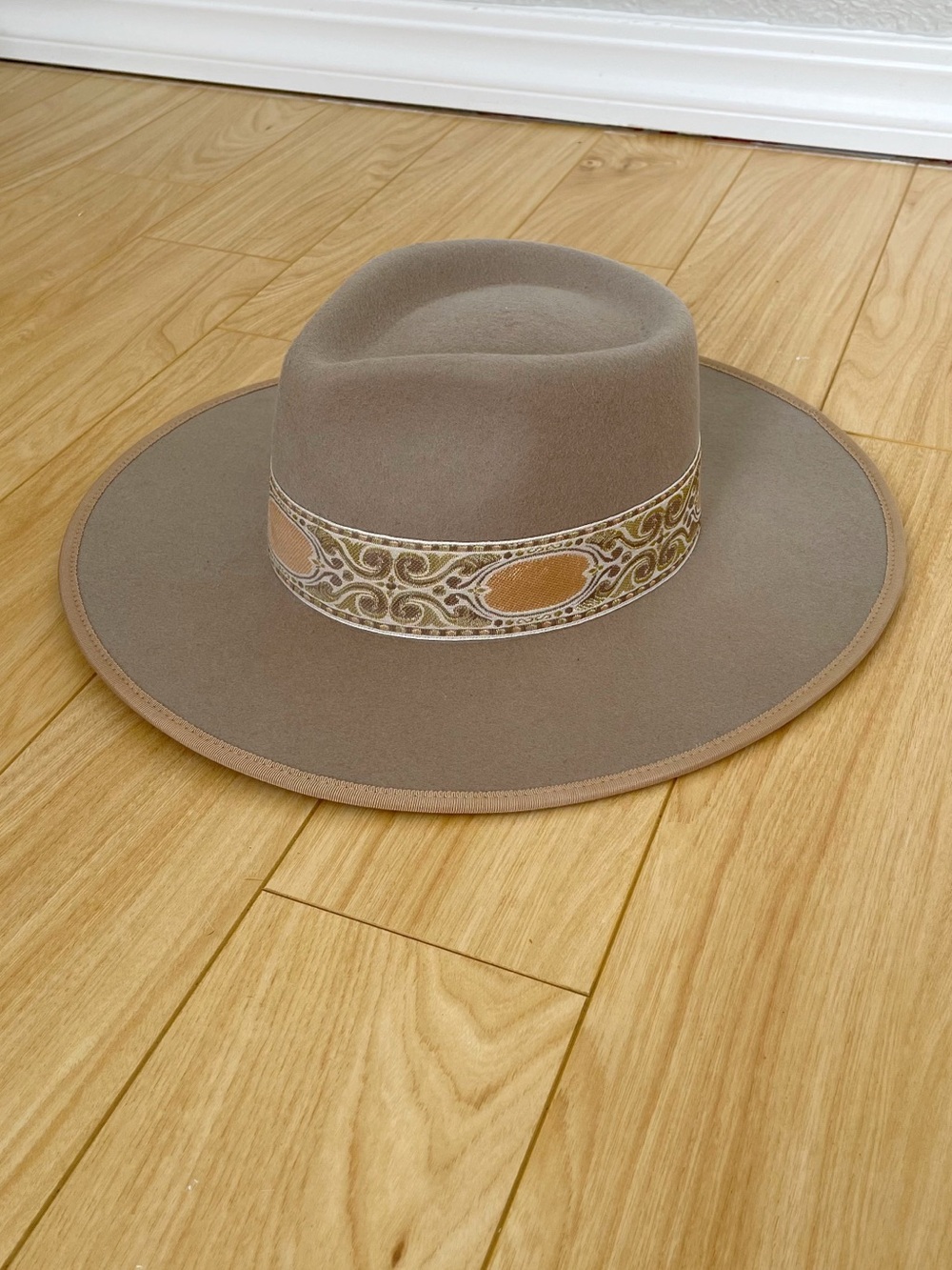 Olive & Pique | Wide Brim Felt Hat in Taupe with Decorative Band